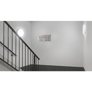 Twee Prolumia Prodisc III met noodfunctie in trappenhal van appartementsgebouw