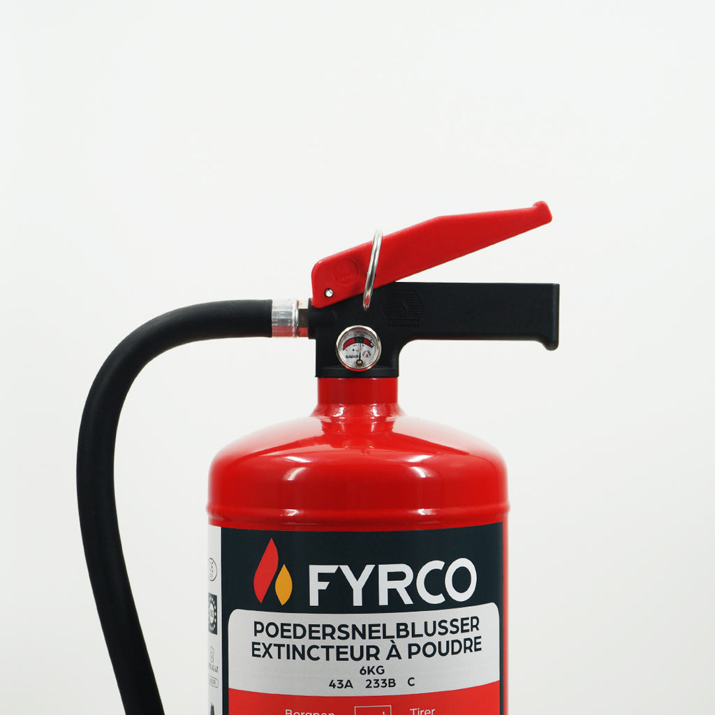 Poederbrandblusser 6kg ABC onder permanente druk en BENOR gekeurd close-up brandblusserkop