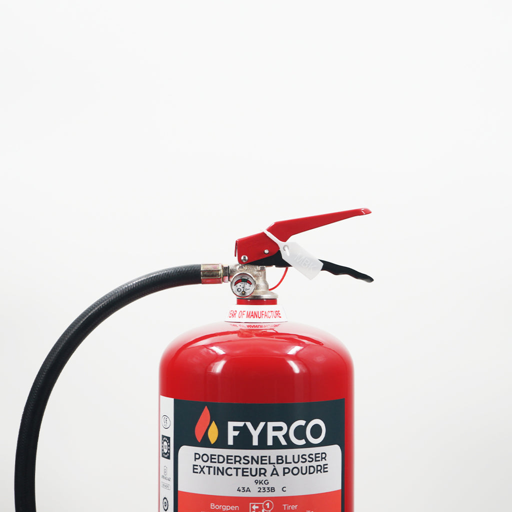 Poederbrandblusser 9kg ABC onder permanente druk en BENOR gekeurd close-up brandblusserkop