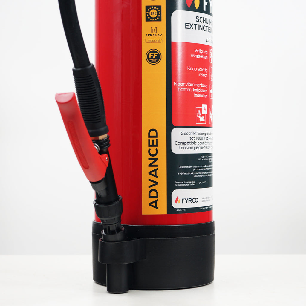 Schuim-vetbrandblusser fluorvrij 6l ABF met Intern patroon en BENOR gekeurd close-up beschermvoet