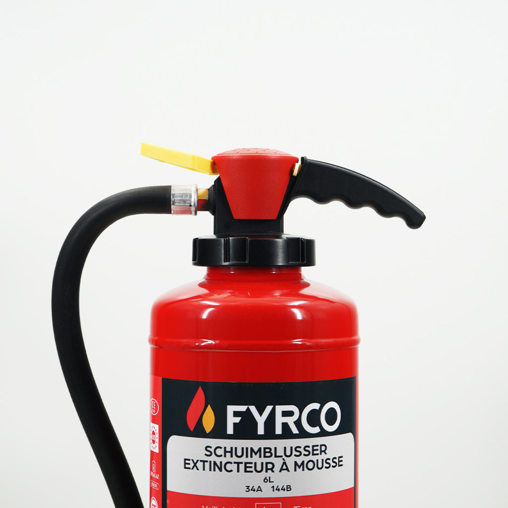 Schuimbrandblusser fluorvrij 6l AB met intern patroon en BENOR gekeurd close-up brandblusserkop